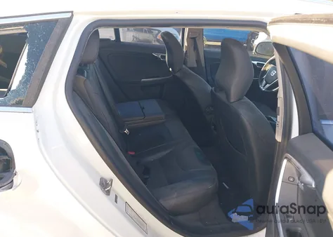 2015 Volvo V60 T5 Premier z USA, uszkodzony, nr VIN YV126MEB7F1192779